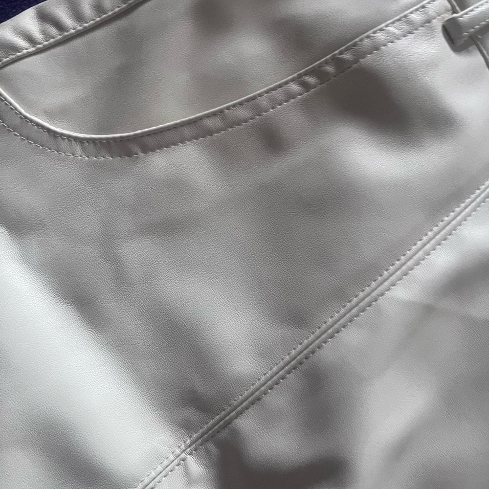 PrettyLittleThing Cream High-Waist Faux Leather Shorts with Belt Loops - Picture 5 of 8
